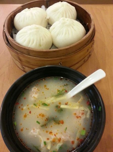 lecker Mittagessen von Silvia (22 RMB = 2,7 €)  