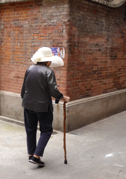 Sonntagsspaziergang mit Hut