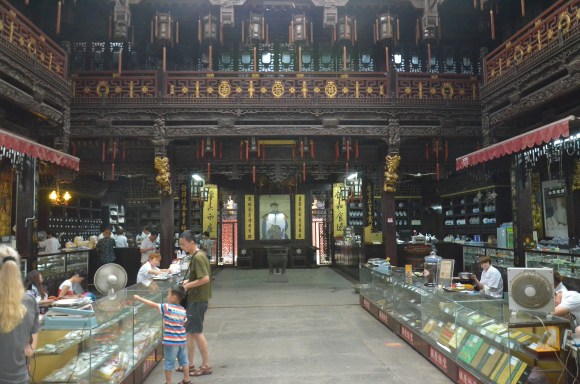 Blick in die alte Chinesische Apotheke (noch im Betrieb) 