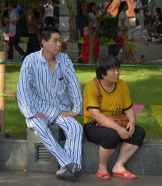 Bettfertig zum Abendspaziergang an der Seepromenade